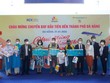 Đại diện các Sở, ngành liên quan trọng thị đón những du khách đầu tiên năm mới 2022.