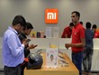 Bên trong một cửa hàng bày bán điện thoại Xiaomi tại thành phố Gurgaon, Ấn Độ. Ảnh: AFP