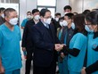 Thủ tướng tới thăm Bệnh viện điều trị bệnh nhân Covid-19 thuộc Đại học Y Hà Nội. Ảnh: Nhật Bắc