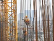 Nhiều nhà thầu xây dựng thua lỗ do giá nguyên vật liệu tăng phi mã, đặc biệt là giá thép. Ảnh: Dũng Minh 