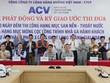 Các đơn vị ký giao ước thi đua hoàn thành Gói thầu 5.6 đúng tiến độ, chất lượng. (Ảnh: ACV).
