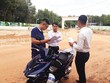 Nhà đầu tư đi xem đất tại Bình Phước. Ảnh: Trọng Tín