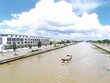 Phát triển đô thị là một trong những trụ cột được Hậu Giang tập trung thu hút đầu tư. Trong ảnh: Khu đô thị mới hình thành trên bờ kênh xáng Xà No (TP. Vị Thanh, Hậu Giang)
