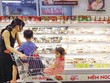 Giá cả hàng hóa tăng cao khiến người dân có xu hướng cắt giảm chi tiêu. Ảnh: Đức Thanh