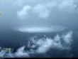 Khói bốc lên từ khu vực rò rỉ của hệ thống đường ống dẫn khí đốt Nord Stream 1 trên biển Baltic, gần đảo Bornholm (Đan Mạch). Ảnh: AFP/TTXVN