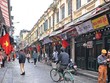 Du khách quốc tế đã xuất hiện trở lại trên phố cổ Hà Nội.