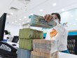 Các ngân hàng đang nỗ lực huy động tiền gửi tiết kiệm, nhất là kỳ hạn dài