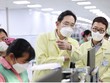 SamSung hiện là nhà đầu tư nước ngoài lớn nhất tại Việt Nam hiện nay - Trong ảnh là Chủ tịch Tập đoàn Samsung Jay Y. Lee đang đi thăm nhà máy của Samsung Việt Nam, nhân chuyến viếng thăm Việt Nam cách đây ít ngày