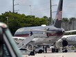 Máy bay riêng của cựu Tổng thống Trump hạ cánh xuống sân bay quốc tế Miami ngày 12/6. Ảnh: AP