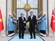 Phó Tổng thống Thổ Nhĩ Kỳ Cevdet Yilmaz và Thủ tướng Chính phủ Phạm Minh Chính tại lễ đón chính thức (Ảnh: VGP/Nhật Bắc)
