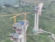 Cây cầu Huajiang Grand Canyon đang được xây dựng. (Ảnh: Pakistan Defence)