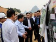 Bộ trưởng Bộ Kế hoạch và Đầu tư Nguyễn Chí Dũng kiểm tra tiến độ và đôn đốc giải ngân vốn đầu tư công tại dự án cao tốc Tuyên Quang - Hà Giang (giai đoạn 1) đoạn qua huyện Bắc Quang, Hà Giang. (Ảnh: MPI)