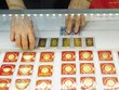 Giá vàng liên tục đi lên, nhưng các chuyên gia khuyến cáo chỉ nên giữ vàng trong trung và dài hạn. Ảnh: Đức Thanh