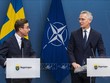 Tổng Thư ký NATO Jens Stoltenberg (phải) và Thủ tướng Thụy Điển Ulf Kristersson tại cuộc họp báo ở Stockholm ngày 7/3/2023. Ảnh: AFP/TTXVN