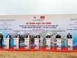 Các đại biểu nhấn nút khởi công dự án