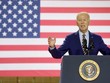 Tổng thống Mỹ Joe Biden nhận xét về nền kinh tế Mỹ và nỗ lực của chính quyền ông nhằm phục hồi ngành sản xuất chế tạo của nước này, trong chuyến thăm Flex LTD, một nhà máy sản xuất bộ chuyển đổi vi mô năng lượng mặt trời, ở bang South Carolina, ngày 6/7/2023. Ảnh: Reuters