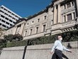 Bên ngoài trụ sở Ngân hàng Trung ương Nhật Bản ở thủ đô Tokyo. Ảnh: AFP