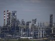 Quang cảnh nhà máy lọc dầu của Tập đoàn Gazprom ở ngoại ô Moskva, Nga. Ảnh: AFP/TTXVN