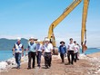 Lãnh đạo tỉnh Thừa Thiên Huế kiểm tra thực tế Dự án Đê chắn sóng cảng Chân Mây giai đoạn 2 tại xã Lộc Vĩnh, huyện Phú Lộc. Ảnh: T.T.H