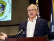 Thống đốc bang Minnesota Tim Walz. Ảnh: THX/TTXVN