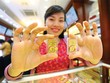 Những người tích trữ vàng vật chất thường do dự trong việc bán ra, trong khi nhu cầu về vàng dự kiến sẽ gia tăng