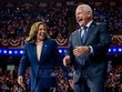 Phó Tổng thống Mỹ Kamala Harris (trái) và Thống đốc bang Minnesota Tim Walz tại chiến dịch vận động tranh cử ở Philadelphia, Pennsylvania, Mỹ, ngày 6/8/2024. Ảnh: Getty Images/TTXVN