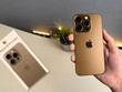 iPhone 16 Pro màu vàng mới được cho là màu nổi bật trong năm nay. Ảnh: Bloomberg