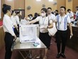Người tham gia bỏ phiếu đấu giá. Ảnh: UBND huyện Quốc Oai