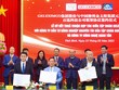 Đại diện Tập đoàn Geleximco, Công ty TNHH Đầu tư Công nghiệp Nguyên Tín Liễu Châu, Quảng Tây và Công ty TNHH Công nghệ Bách Tấn Quảng Tây cùng ký kết thỏa thuận hợp tác.