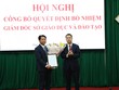 Phó Bí thư Tỉnh ủy, Chủ tịch UBND tỉnh Thái Bình Nguyễn Mạnh Hùng trao Quyết định bổ nhiệm Giám đốc Sở Giáo dục và Đào tạo tỉnh Thái Bình cho ông Nguyễn Ngọc Hà.