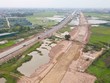 Vành đai 4 đoạn qua huyện Thường Tín (Hà Nội) sau khoảng 21 tháng từ ngày khởi công. Ảnh: Hữu Chánh
