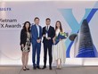Đại diện Vietcombank (thứ 1 và thứ 2 từ phải sang) nhận giải thưởng FXall Taker