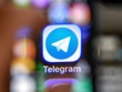 Biểu tượng ứng dụng Telegram trên màn hình điện thoại. Ảnh: AFP/TTXVN