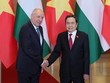 Chủ tịch Quốc hội Trần Thanh Mẫn nhiệt liệt chào mừng Tổng thống Sulyok Tamás và Phu nhân cùng Đoàn đại biểu cấp cao Hungary thăm chính thức Việt Nam. Ảnh: Đức Thanh 