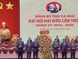 Bí thư Trung ương Đảng Trần Lưu Quang (thứ ba từ phải qua) tặng hoa chúc mừng Bí thư, các Phó Bí thư tỉnh ủy Cà Mau nhiệm kỳ 2025 - 2030