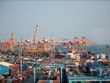 Cảng hàng hóa ở Busan, Hàn Quốc. Ảnh: THX/TTXVN