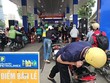 Người dân nhiều địa phương đổ xô đi mua, tích trữ xăng dầu khiến nhu cầu tiêu thụ nhiên liệu tăng gấp rưỡi, thậm chí gấp đôi. 