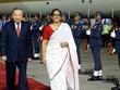 Thủ tướng Sri Lanka Harini Amarasuriya đón Tổng Bí thư, Chủ tịch nước Tô Lâm tại sân bay quốc tế Bandaranaike. Ảnh: TTXVN.