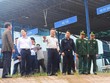 Phó Chủ tịch UBND tỉnh Quảng Trị Lê Đức Tiến (thứ tư từ phải ảnh) kiểm tra hạ tầng Cửa khẩu Quốc tế La Lay