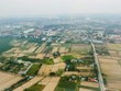 Ủy ban nhân dân các tỉnh, thành phố trực thuộc Trung ương tập trung nguồn lực để tiếp tục làm giàu, làm sạch, hoàn thiện, đối khớp, bổ sung thông tin với các thửa đất đã xây dựng cơ sở dữ liệu nhưng chưa đáp ứng tiêu chí "đúng - đủ - sạch - sống" và đo đạc lập bản đồ địa chính, lập hồ sơ địa chính, xây dựng cơ sở dữ liệu đất đai ở địa phương đối với những thửa đất chưa được xây dựng cơ sở dữ liệu.