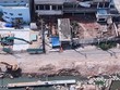 Tiến độ thi công dự án cải tạo môi trường bờ bắc kênh Đôi đang bị ảnh hưởng do hệ thống hạ tầng kỹ thuật chưa di dời -Ảnh: HT
