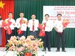 Ban Quản lý Khu kinh tế Phú Yên trao các quyết định chấp thuận chủ trương đầu tư, giấy chứng nhận đăng ký đầu tư cho các nhà đầu tư.