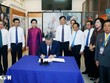 Tổng Bí thư, Chủ tịch nước dâng hương tưởng niệm Chủ tịch Hồ Chí Minh tại Thái Lan 