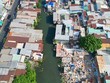 Việc bàn giao mặt bằng không liên tục gây khó khăn cho việc thi công dự án rạch Xuyên Tâm - Ảnh: Lê Toàn