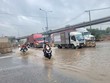 Khu vực nút giao Tân Vạn biến thành "ao nước" lớn sau 1 trận mưa