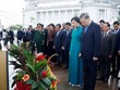 Tổng Bí thư, Chủ tịch nước Tô Lâm dâng hoa tưởng niệm Chủ tịch Hồ Chí Minh tại Singapore 