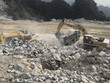 Đất đá thải trong khai thác than tại Quảng Ninh.