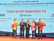 Lãnh đạo TP.Đà Nẵng trao quyết định chấp thuận cho các nhà đầu tư triển khai dự án tại Khu Thương mại tự do.