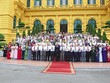 Tổng Bí thư, Chủ tịch nước với các nhà báo tiêu biểu nhân kỷ niệm 101 năm Ngày Báo chí Cách mạng Việt Nam. Ảnh: TTXVN