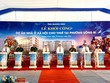 Các đại biểu bấm nút khởi công dự án. Ảnh: Quỳnh Nga